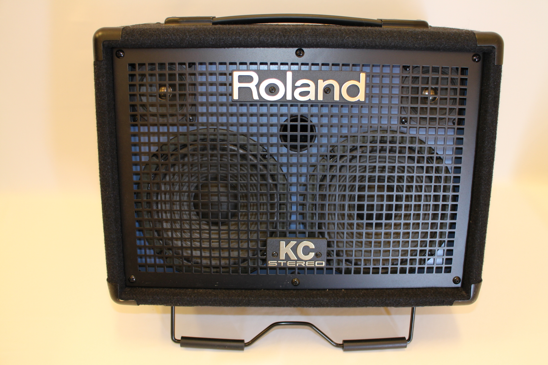 送料無料ですRoland ステレオキーボードアンプ KC-110