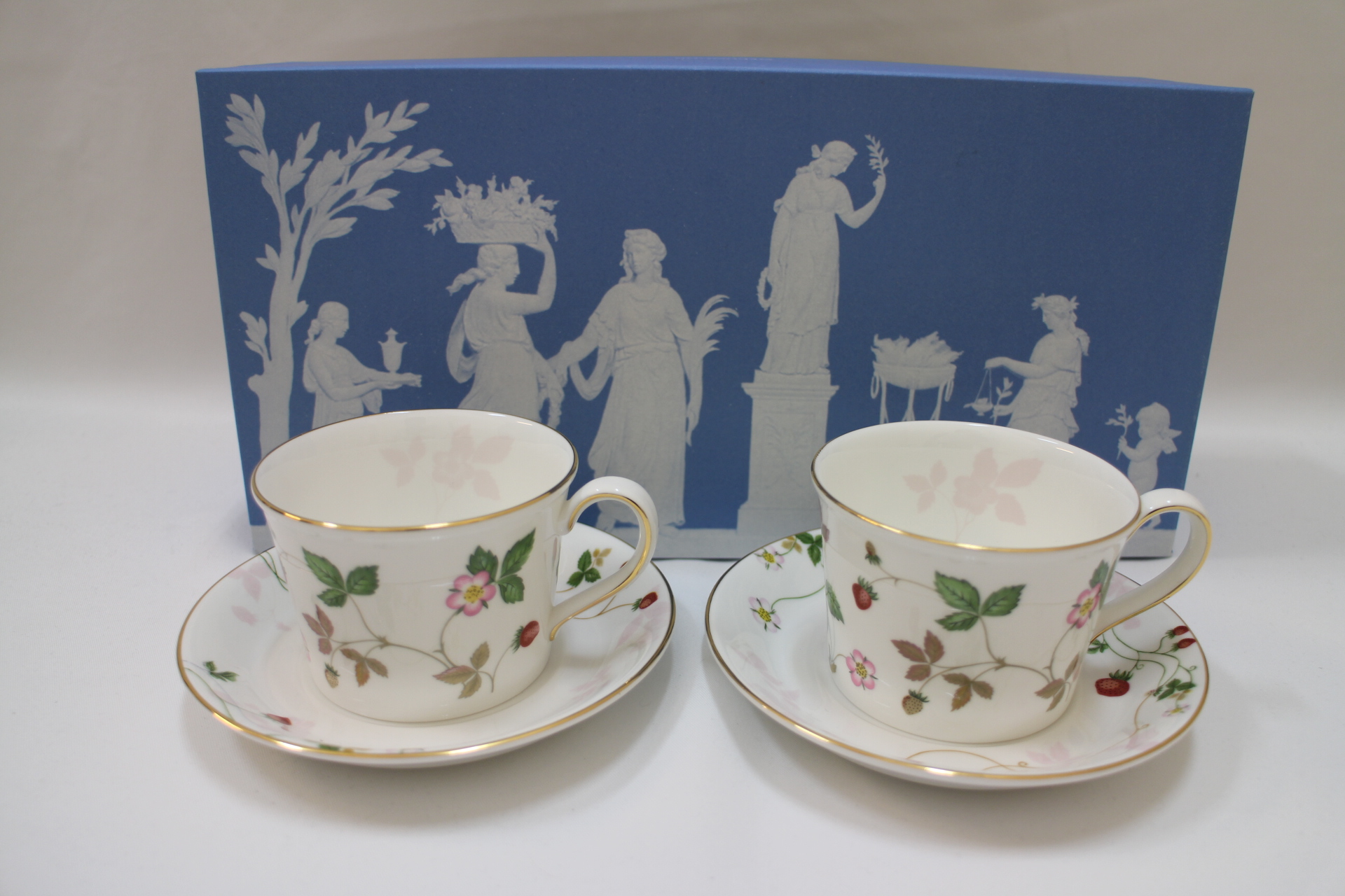 WEDGWOOD　ティーカップ＆ソーサーペア