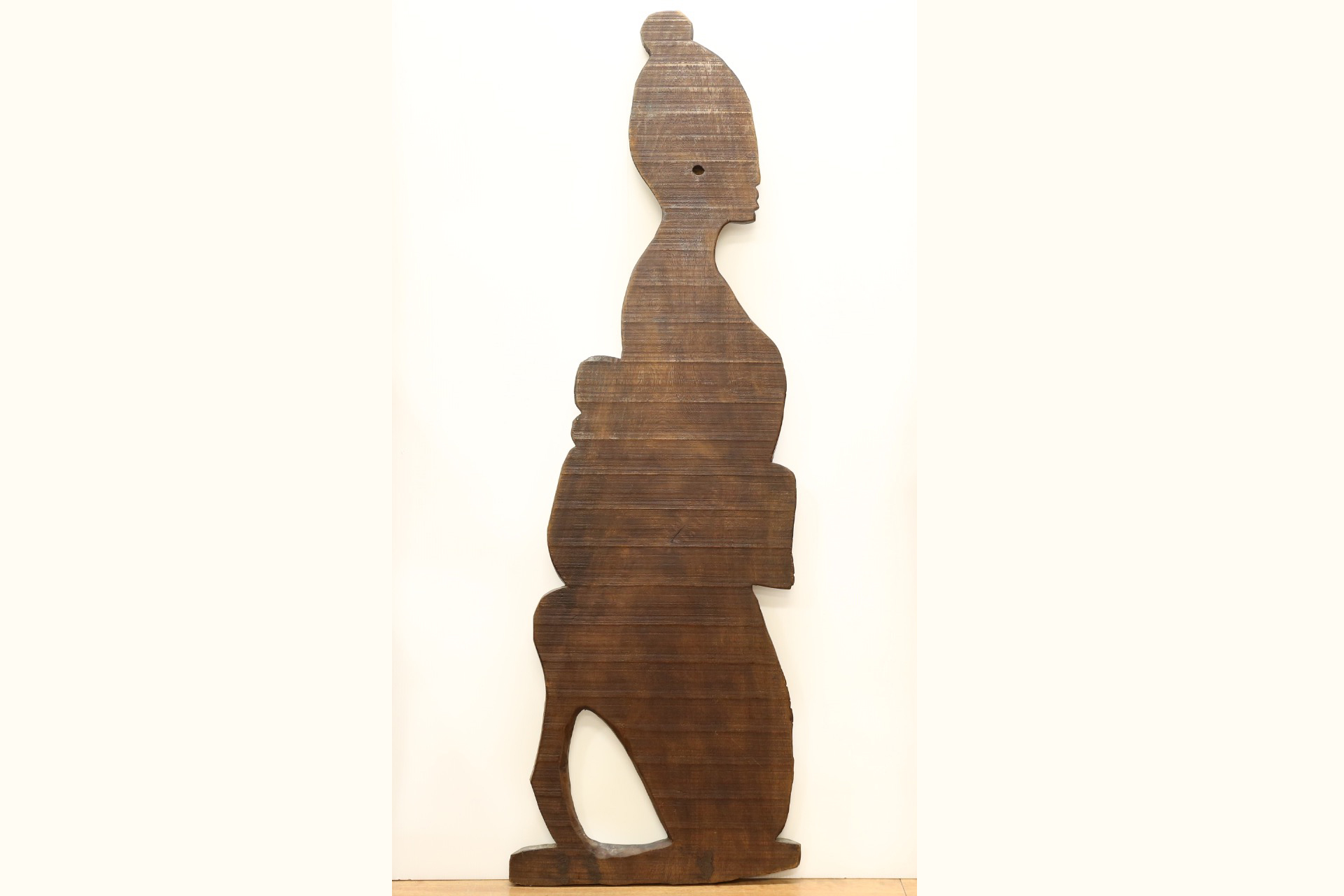跪く女性の木製レリーフ [3K-1505]3