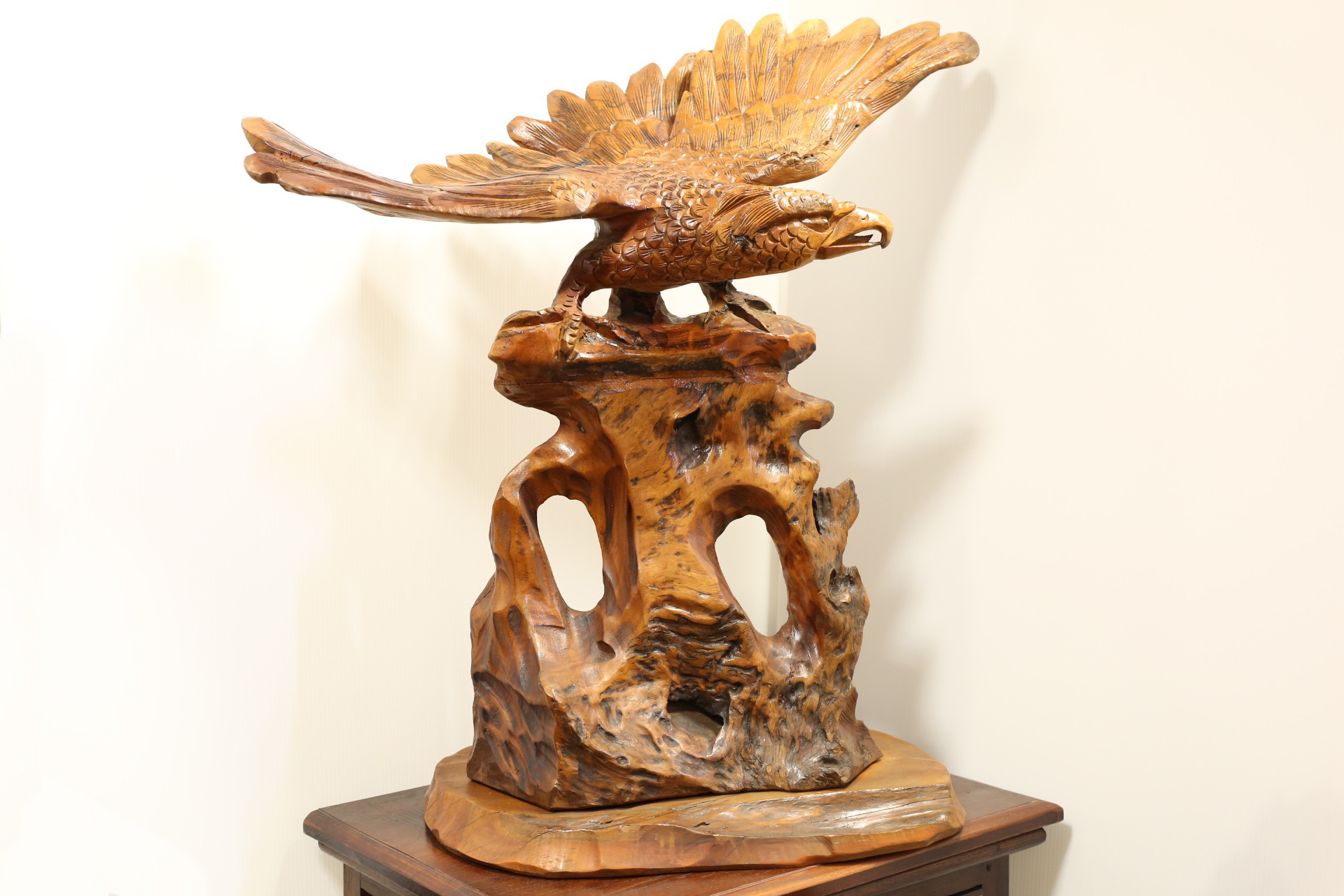 木彫りの鷹 [3K-1514]
