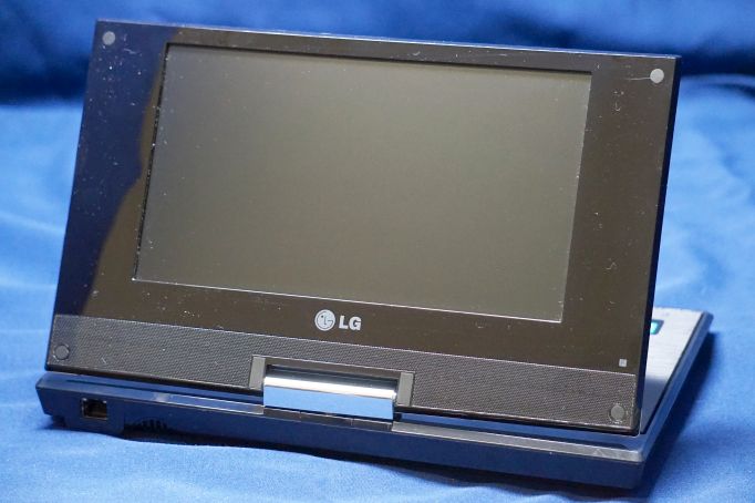 LG ポータブルブルーレイプレーヤー　BP6903