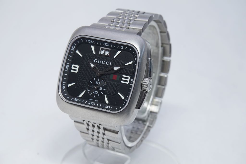 グッチ　クォーツ式メンズ腕時計　クーペ　YA1313052