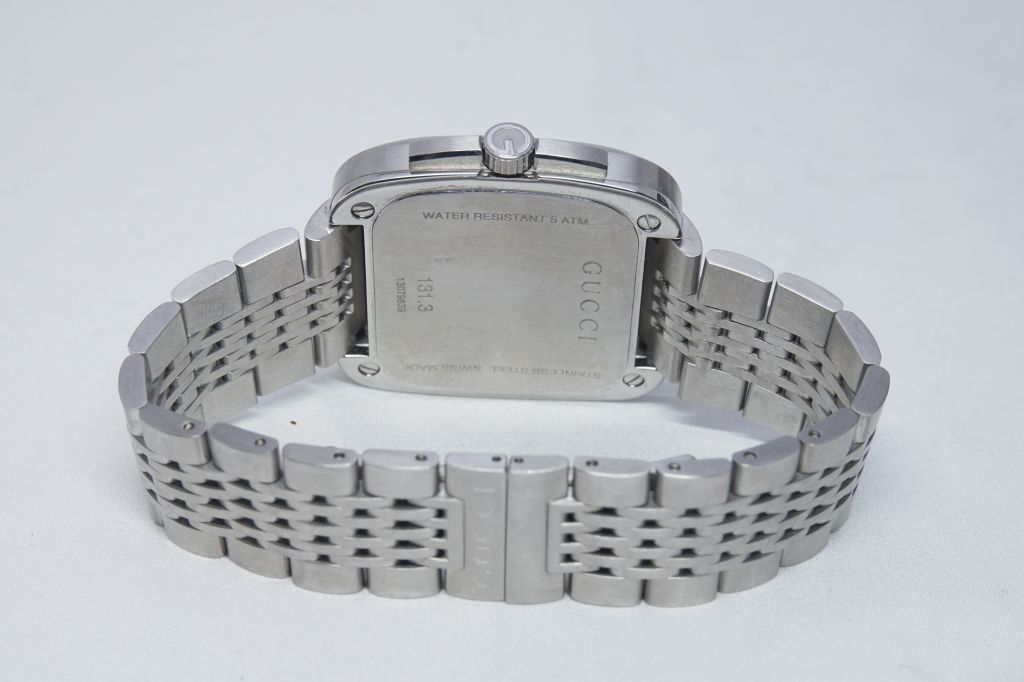 グッチ　クォーツ式メンズ腕時計　クーペ　YA1313053