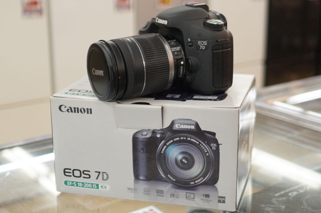 Canon デジタル一眼レフカメラ　EOS 7D　レンズ付3
