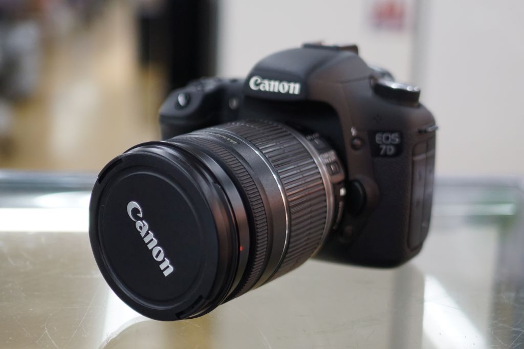 Canon デジタル一眼レフカメラ　EOS 7D　レンズ付2