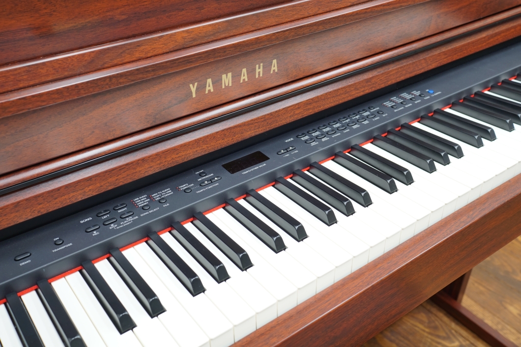 ヤマハ電子ピアノ　CLP-4402