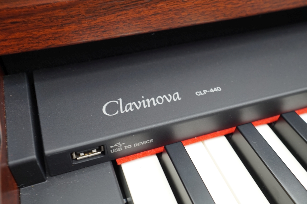 ヤマハ電子ピアノ　CLP-4403