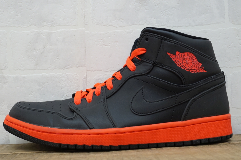 NIKE AIR JORDAN 1 MID2