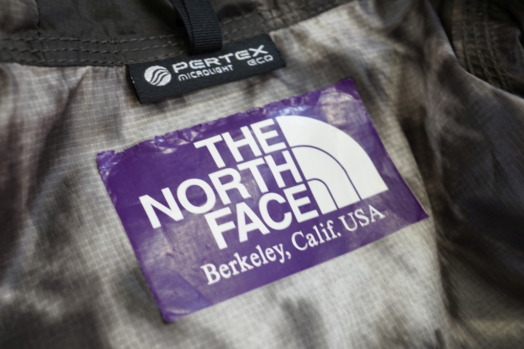 The NorthFace ﾊﾟｰﾌﾟﾙﾚｰﾍﾞﾙ　マウンテンパーカー3